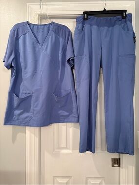 Cherokee iFlex scrubs set